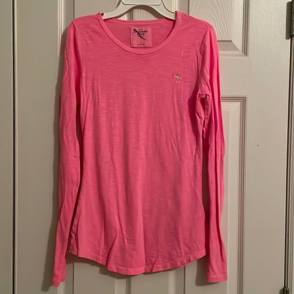 Small fitted long sleeve Abercrombie & Fitch tee